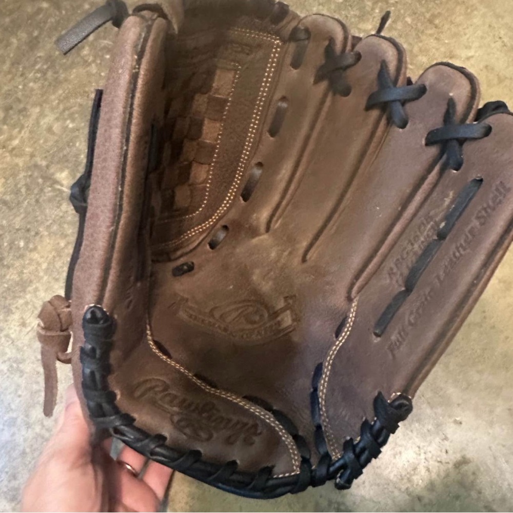 Rawlings Tan Baseball Glove with Black Trim - Picture 5 of 5